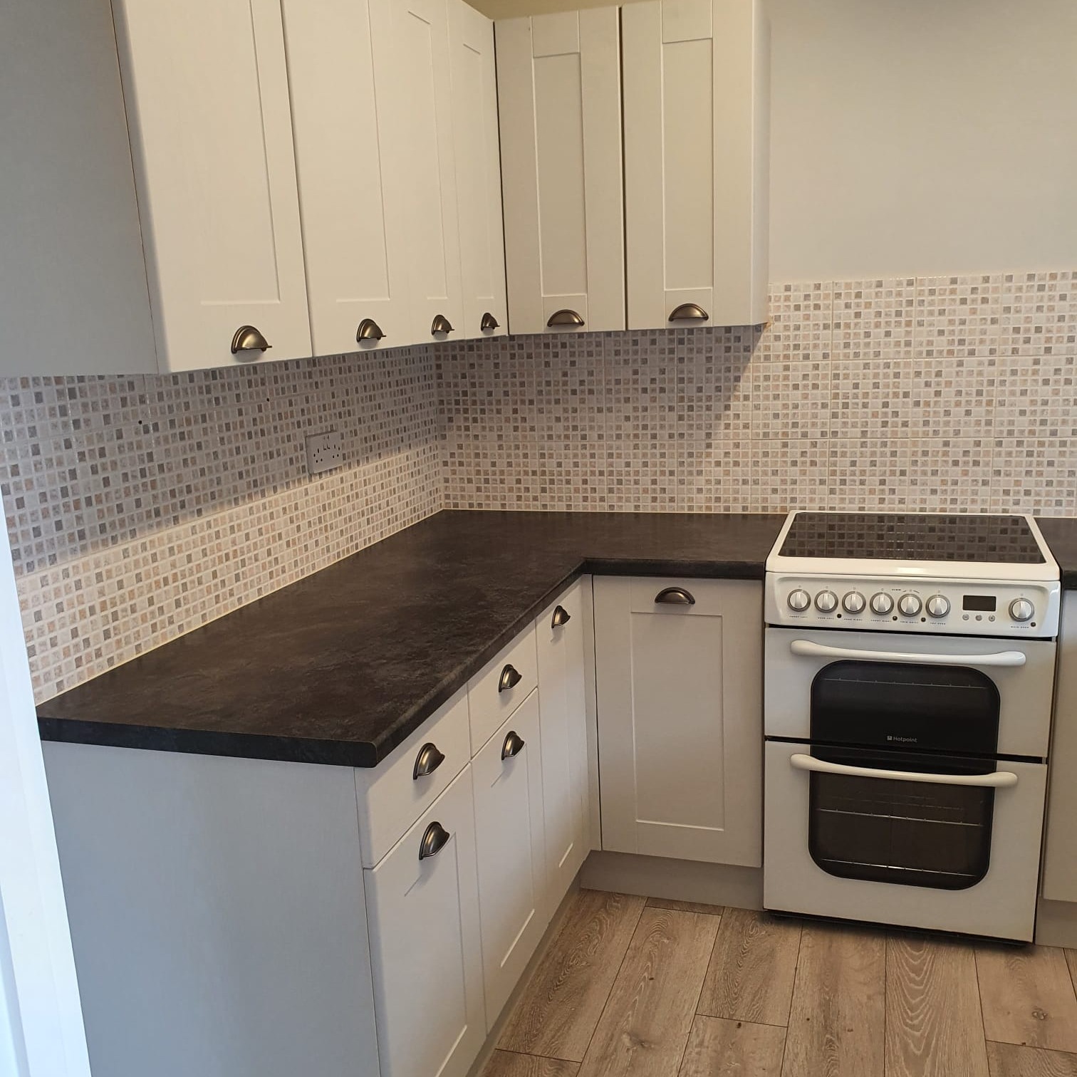 Real customer kitchen with oakgrain grey shaker kitchen doors in a classic natural woodgrain finish