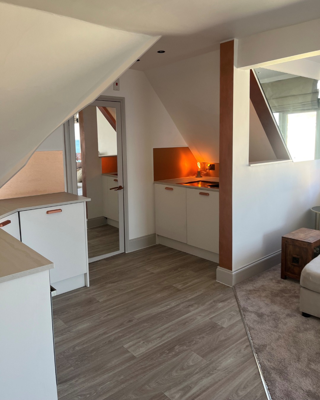 Customer kitchen featuring Somerset silk white slab kitchen doors with a smooth contemporary finish