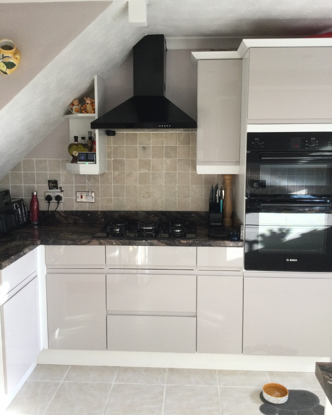 Supergloss White Jayline Handleless Doors in a Modern Kitchen Design